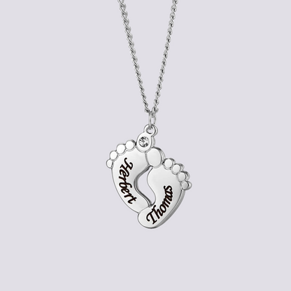 Eileen – Collar Pie Pequeño con Grabado y Piedra Zirconia
