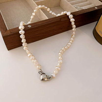 Alix – Collar Corto de Perlas Love Magnet