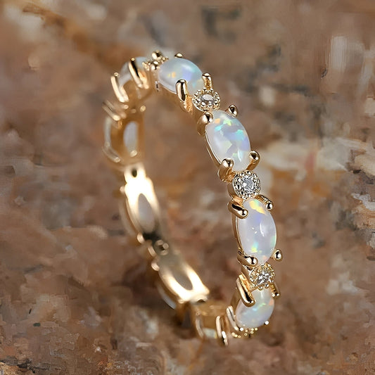Arcy – Anillo Refinado Eternidad Oro y Ópalo