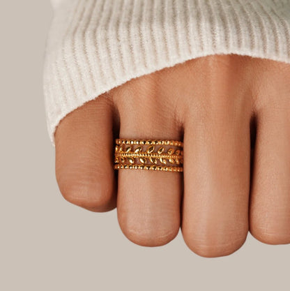 Marissa – Anillo de Hojas Doradas en Capas