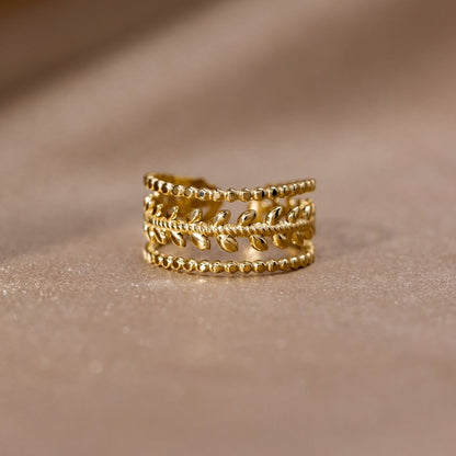 Marissa – Anillo de Hojas Doradas en Capas