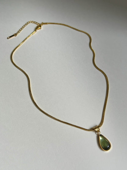 Collar de gota de lágrima dorado Sirena verde