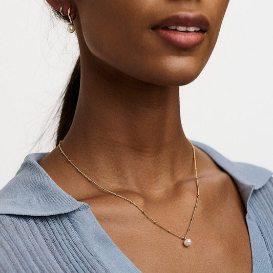 Janna – Collar Satélite con Perlas Dorado