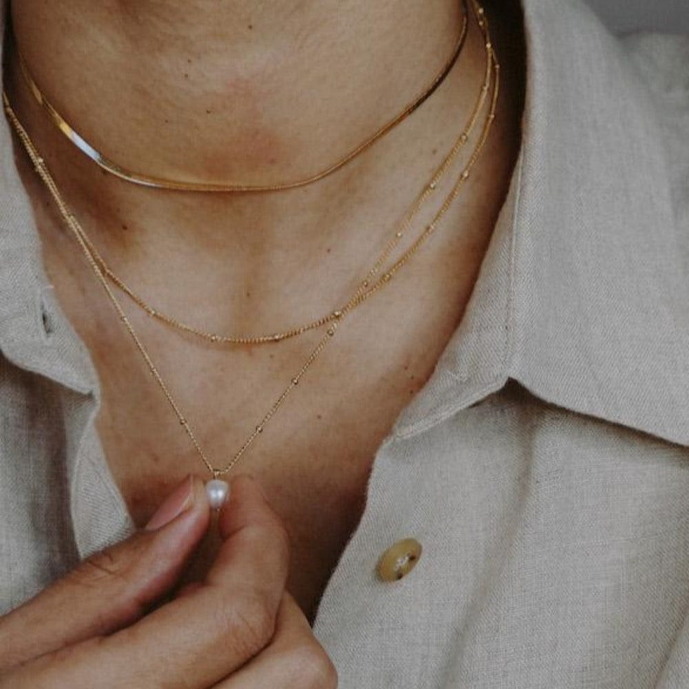 Janna – Collar Satélite con Perlas Dorado