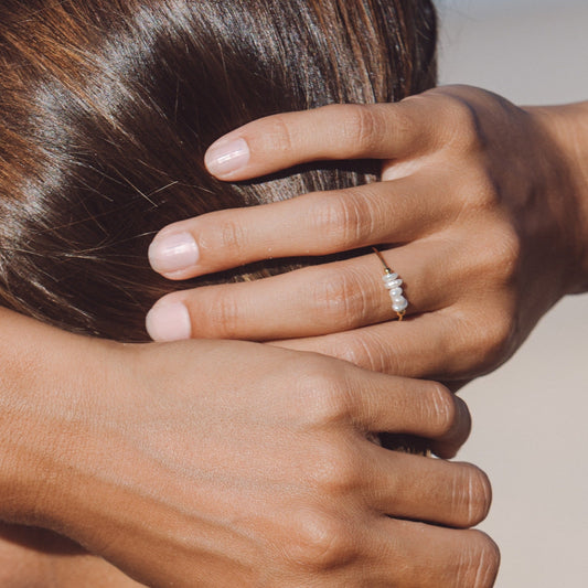 Lina – Anillo con Mini Perlas Naturales