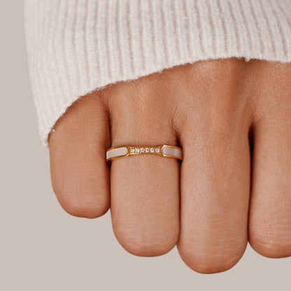 Yassi – Anillo Nácar y Cristales Deslumbrantes