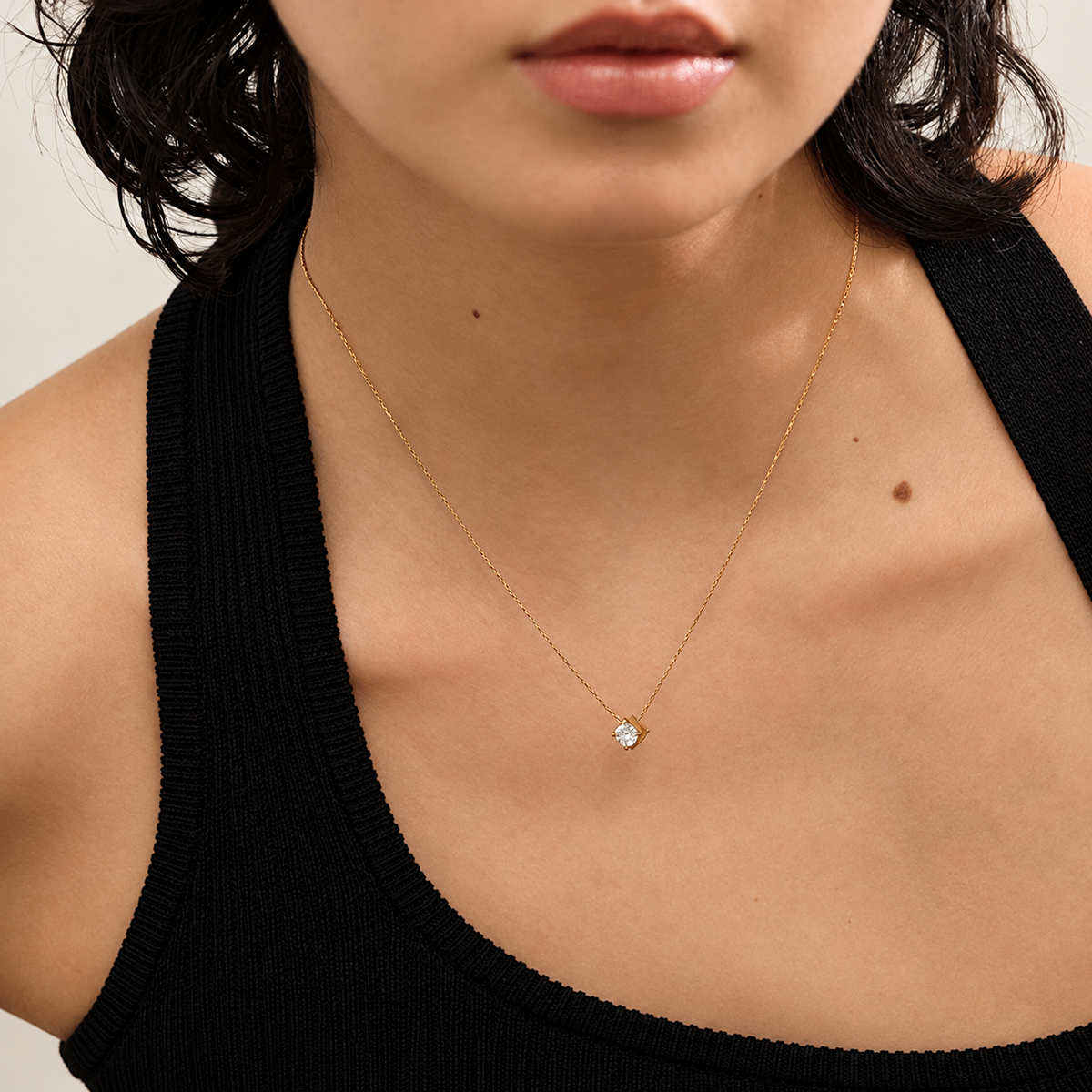 Collar con Colgante de Dama con Colgante Minimalista y Acentos de Piedra