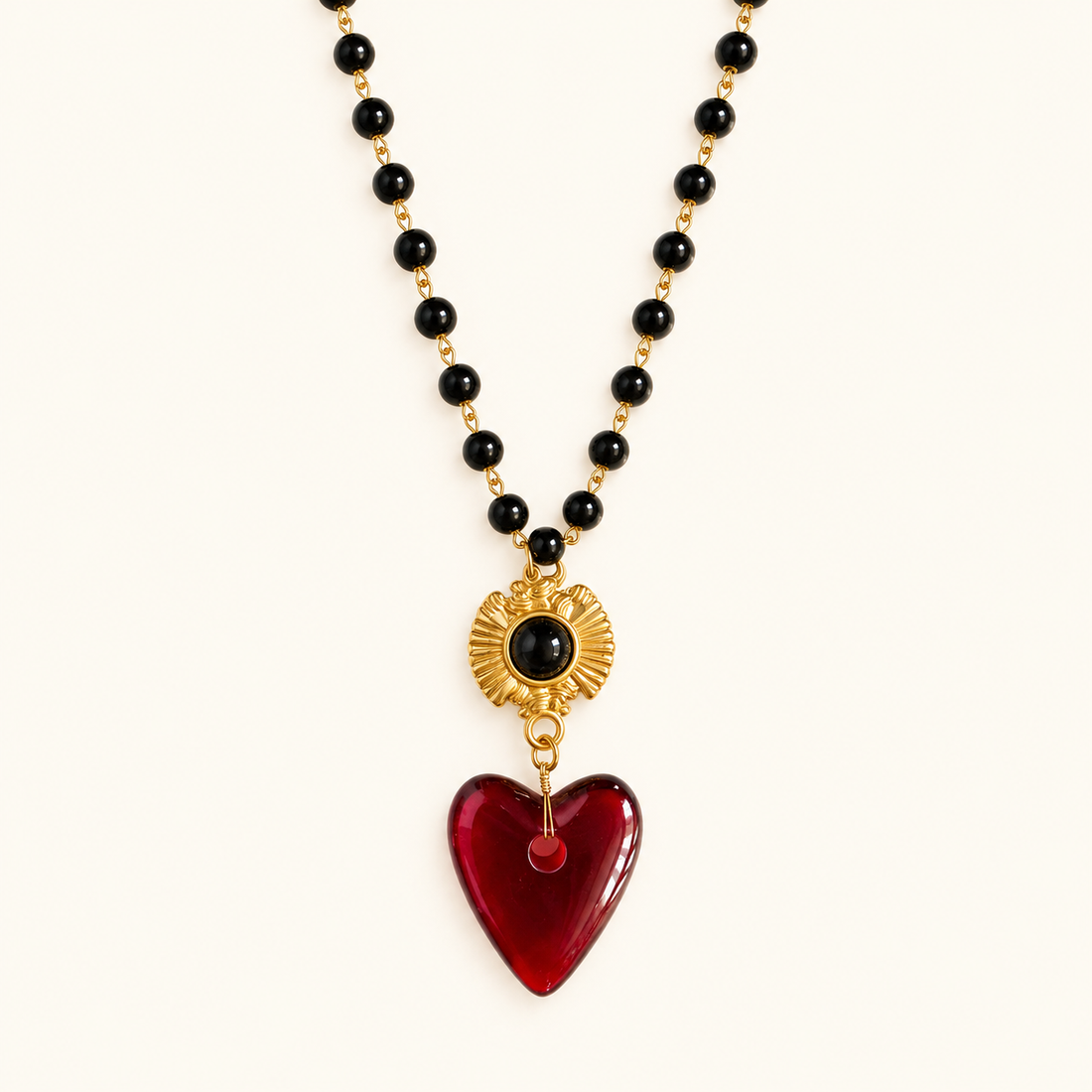 Collar de Dama con Colgante en Forma de Corazón con Cadena de Perlas Negras y Medalla de Rayos de Sol