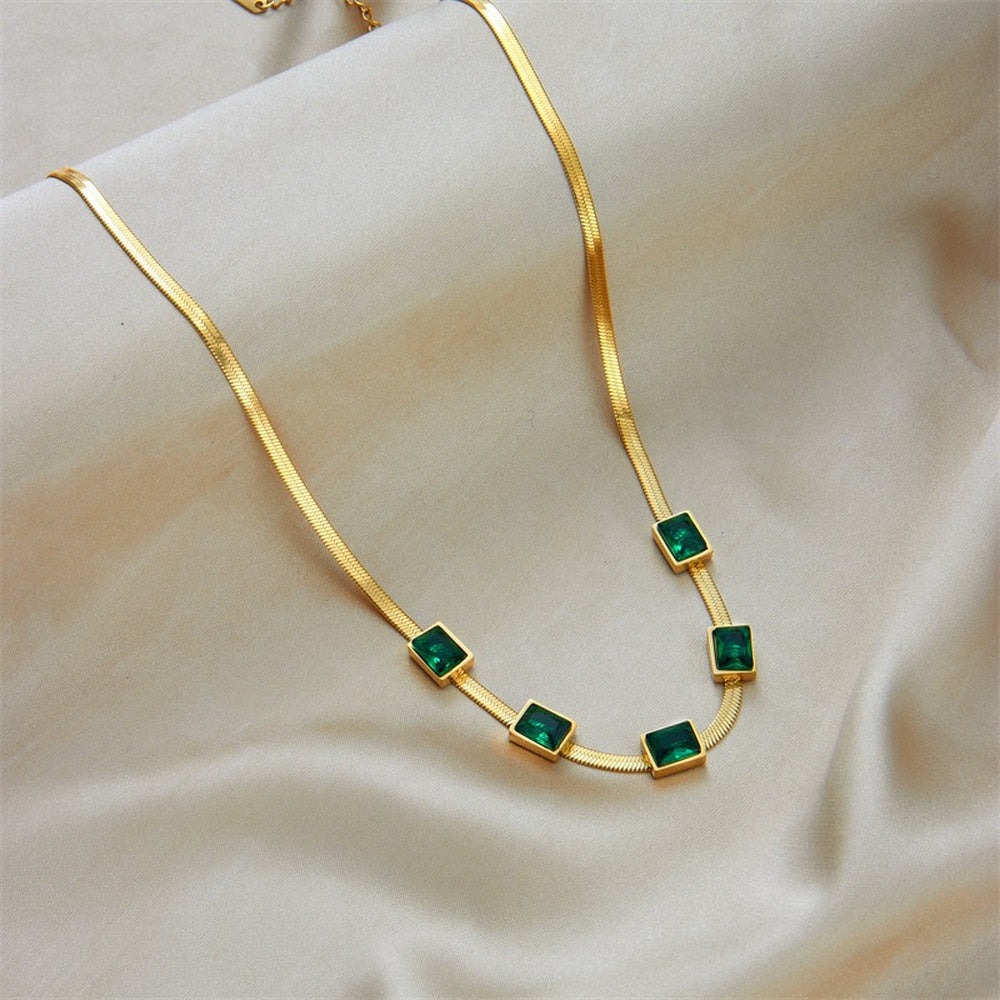 Collar de Dama con Piezas Cuadradas y Cadena Ancha
