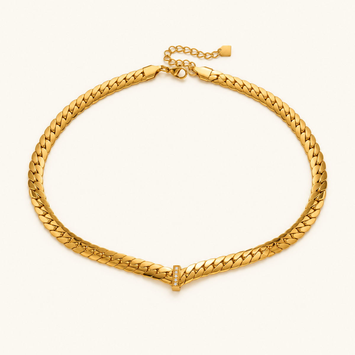 Collar de dama con cadena plana y elemento central en forma de V