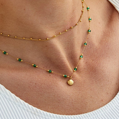 Nerissa – Collar Dorado Concha y Perlas Verdes