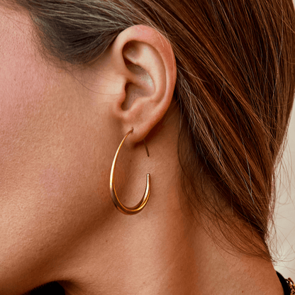 Nica – Aretes Dorados Contemporáneos
