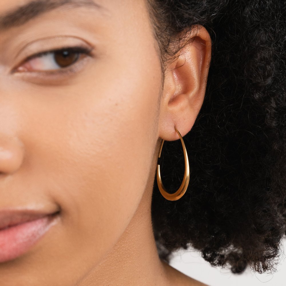 Nica – Aretes Dorados Contemporáneos