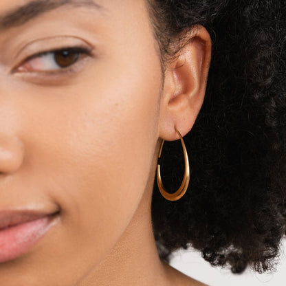 Nica – Aretes Dorados Contemporáneos
