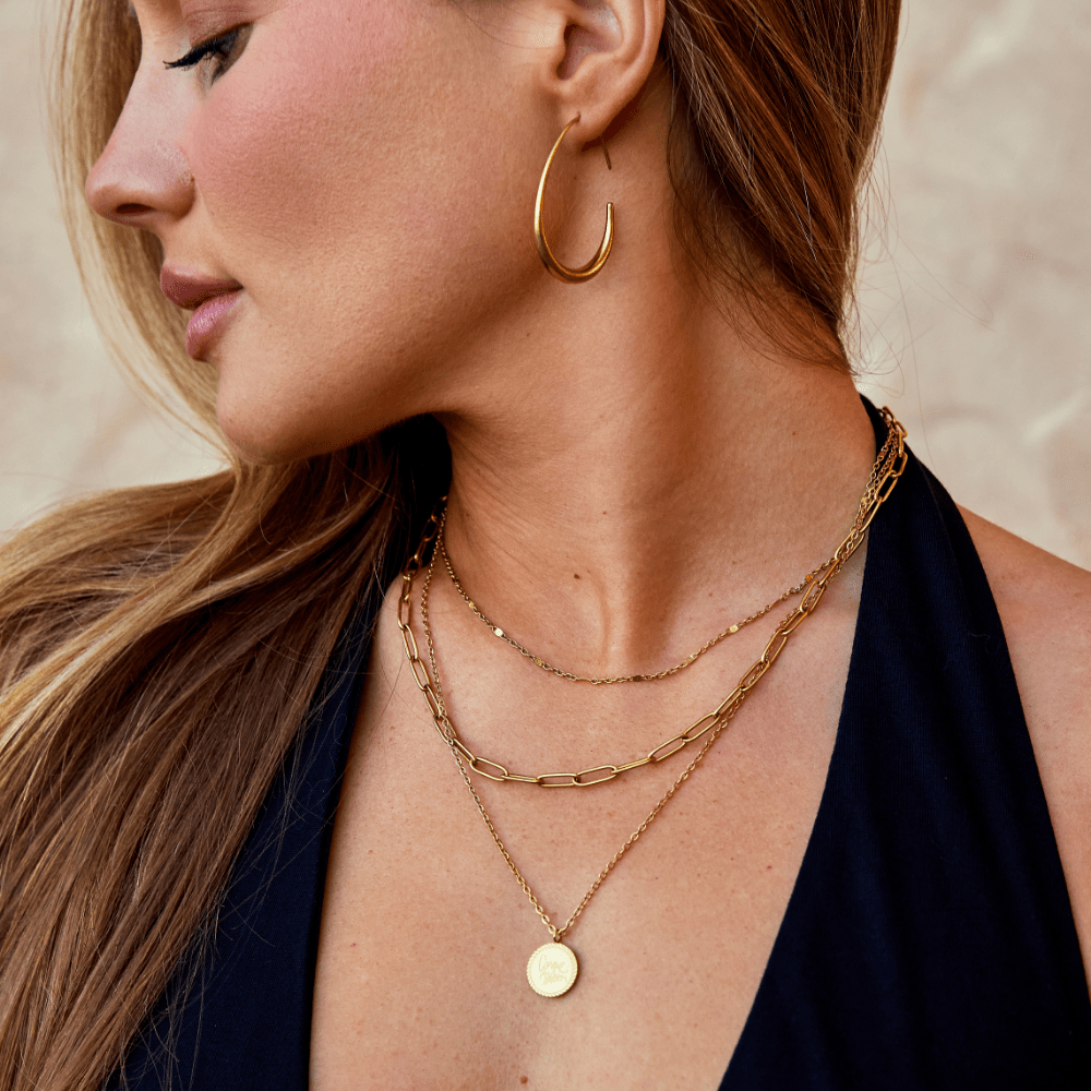 Nica – Aretes Dorados Contemporáneos