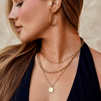 Nica – Aretes Dorados Contemporáneos