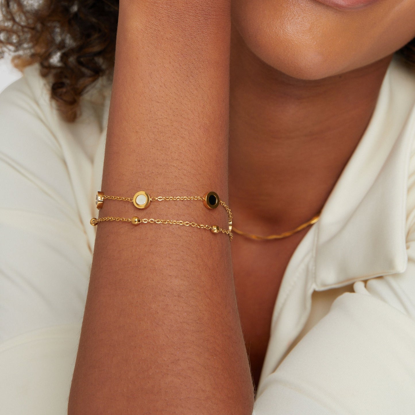 Nyra – Pulsera Onyx y Piedra Blanca