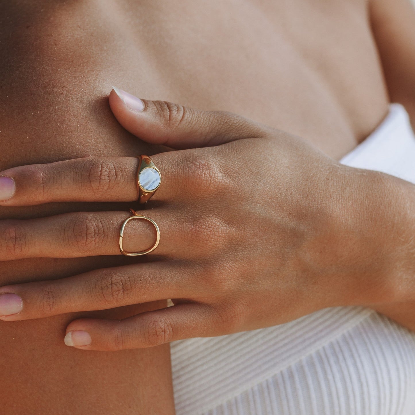 Bailey – Anillo Ovalado Dorado Minimalista