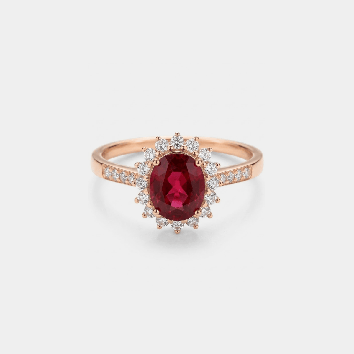 Anillo de dama con granate ovalado y acabado halo
