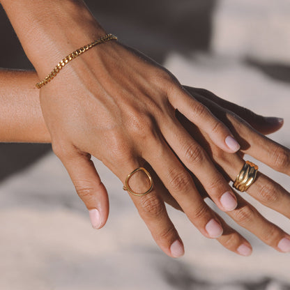 Bailey – Anillo Ovalado Dorado Minimalista