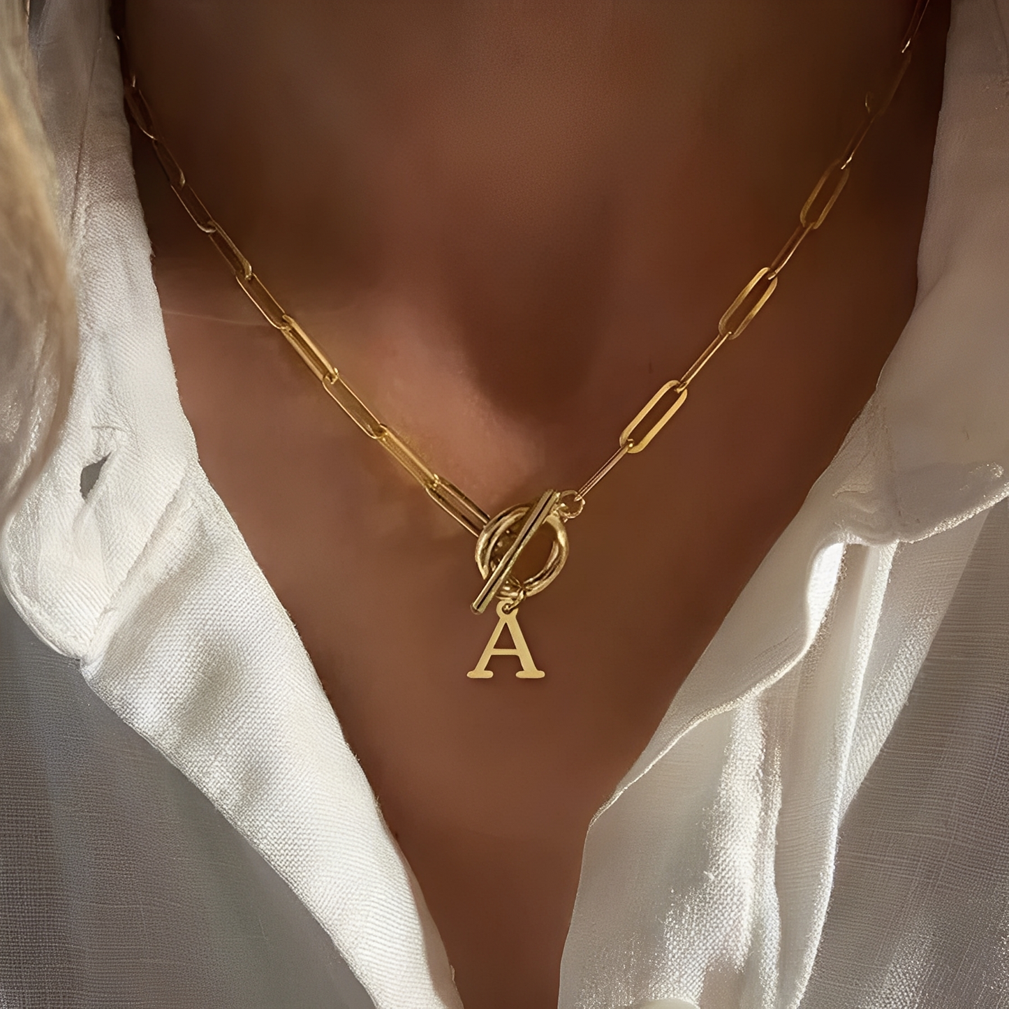 Amara – Collar Inicial en Eslabones de Papel