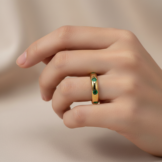 Clara – Anillo Brillante Minimalista de Acero