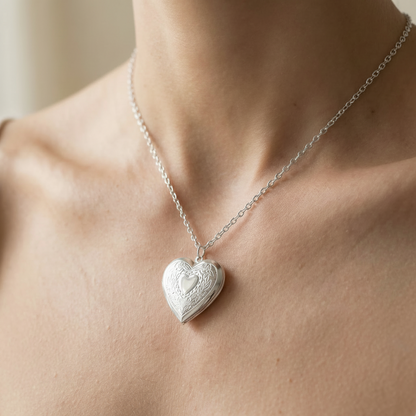 Brianna – Collar Relicario Corazón Elegante