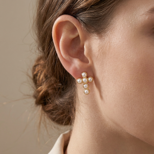 Kyla – Pendientes Cruz con Perla y Zirconia Elegantes