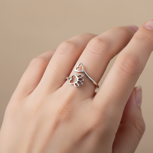 Alexa – Anillo Amor con Impresión de Perro y Corazón Hueco