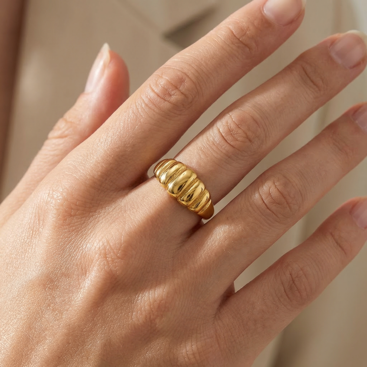 Bianca – Anillo Chunky de Acero Elegante