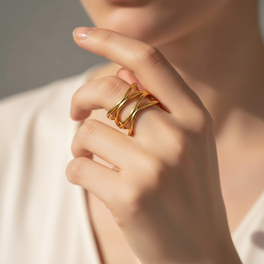 Ava – Anillo Minimalista de Acero Elegante
