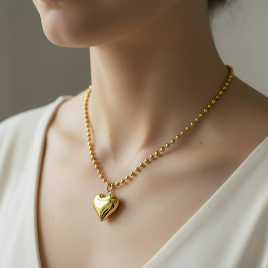 Amelia – Collar Corazón Dorado Elegante