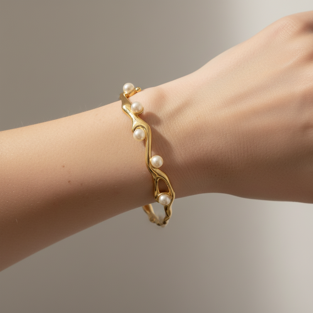 Yeri – Pulsera Abierta Elegante con Perla Vintage