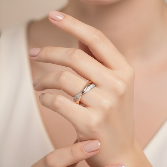 Clara – Anillo Trenzado Plata Vintage con Circonio