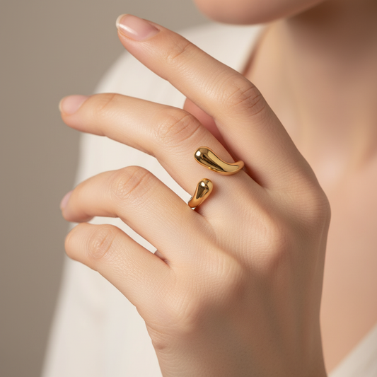 Elira – Anillo Gota Elegante