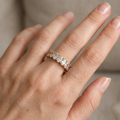 Antoinette – Anillo Eternidad Ovalado