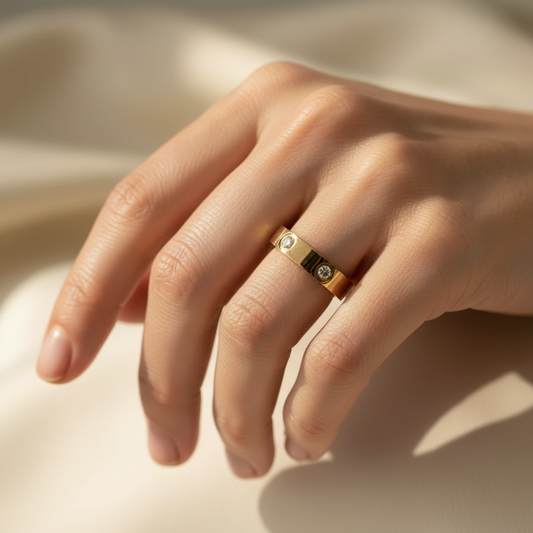 Livia – Anillo de Titanio con Detalles Brillantes