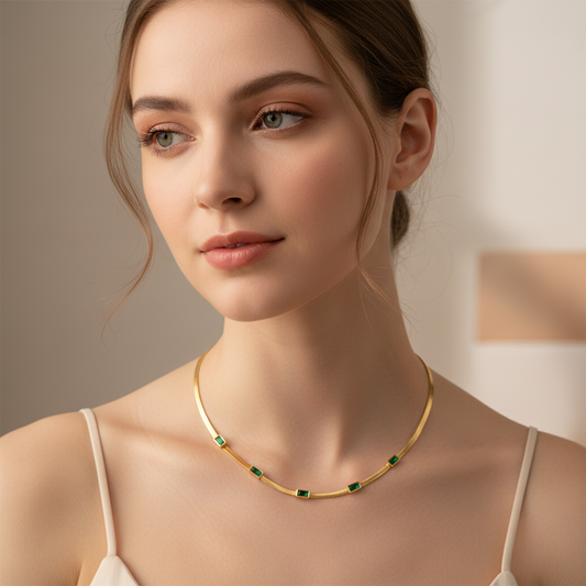 Sabrina – Collar Geométrico Cuadrado