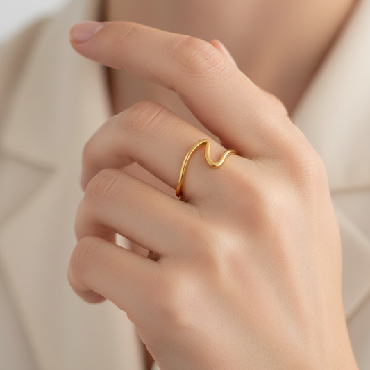 Niana – Anillo Geométrico Ondulado