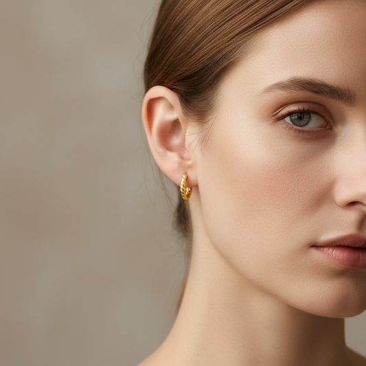 Manon – Pendientes Mini Aros Cuerda en Oro