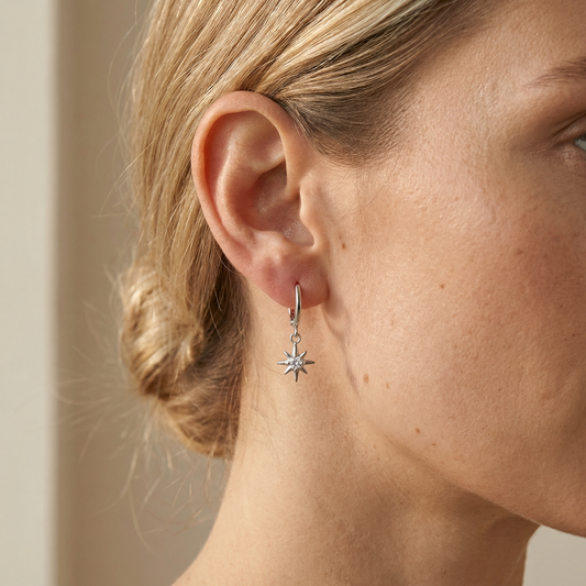 Cess – Pendientes Huggie Micro Pavé Estrella