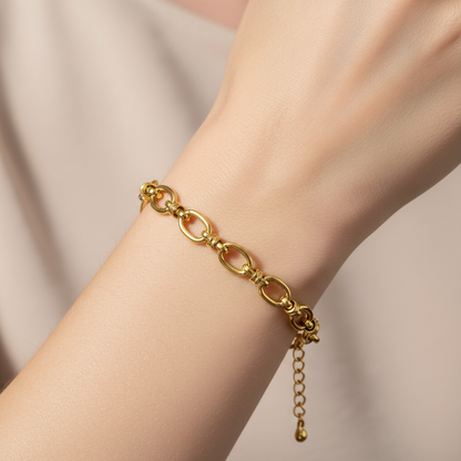 Emilia – Pulsera Alargada Dorada en Acero Inoxidable
