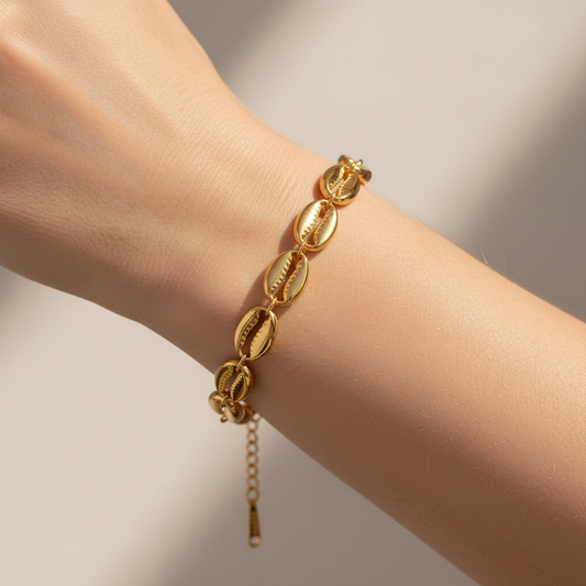 Remy – Pulsera Concha Dorada Elegante