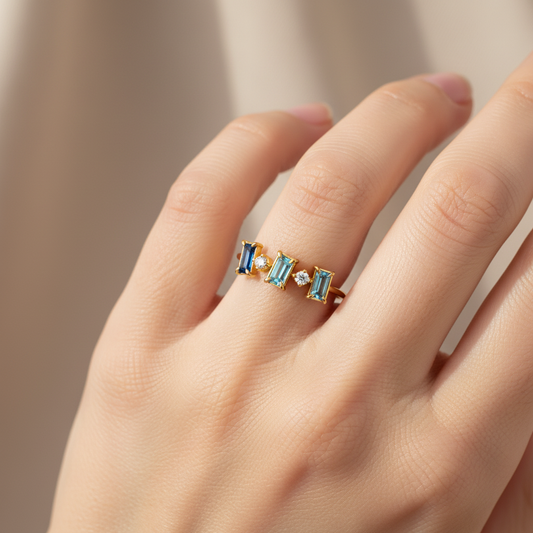 Sharlene – Anillo Skyline con Brillo Azul y Estilo Elegante