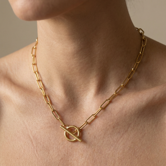 Ellie – Collar T-Bar con Enlaces Lineales en Oro