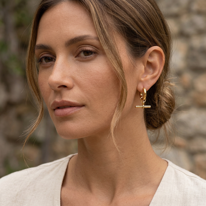 Vima – Pendientes Aro T-Bar con Estilo Elegante