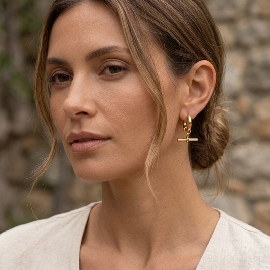 Vima – Pendientes Aro T-Bar con Estilo Elegante