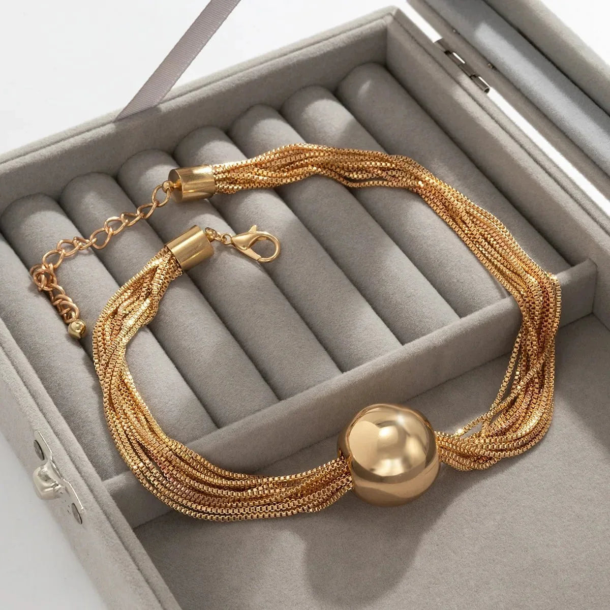 Conjunto de collar y pulsera de 2 piezas para mujeres con diseño de cadena multicapa y detalle de bola