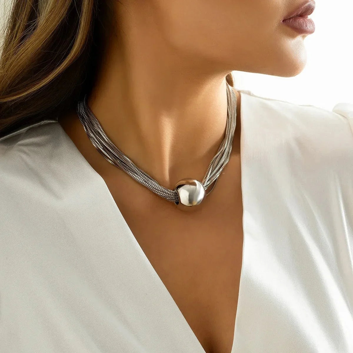Conjunto de collar y pulsera de 2 piezas para mujeres con diseño de cadena multicapa y detalle de bola