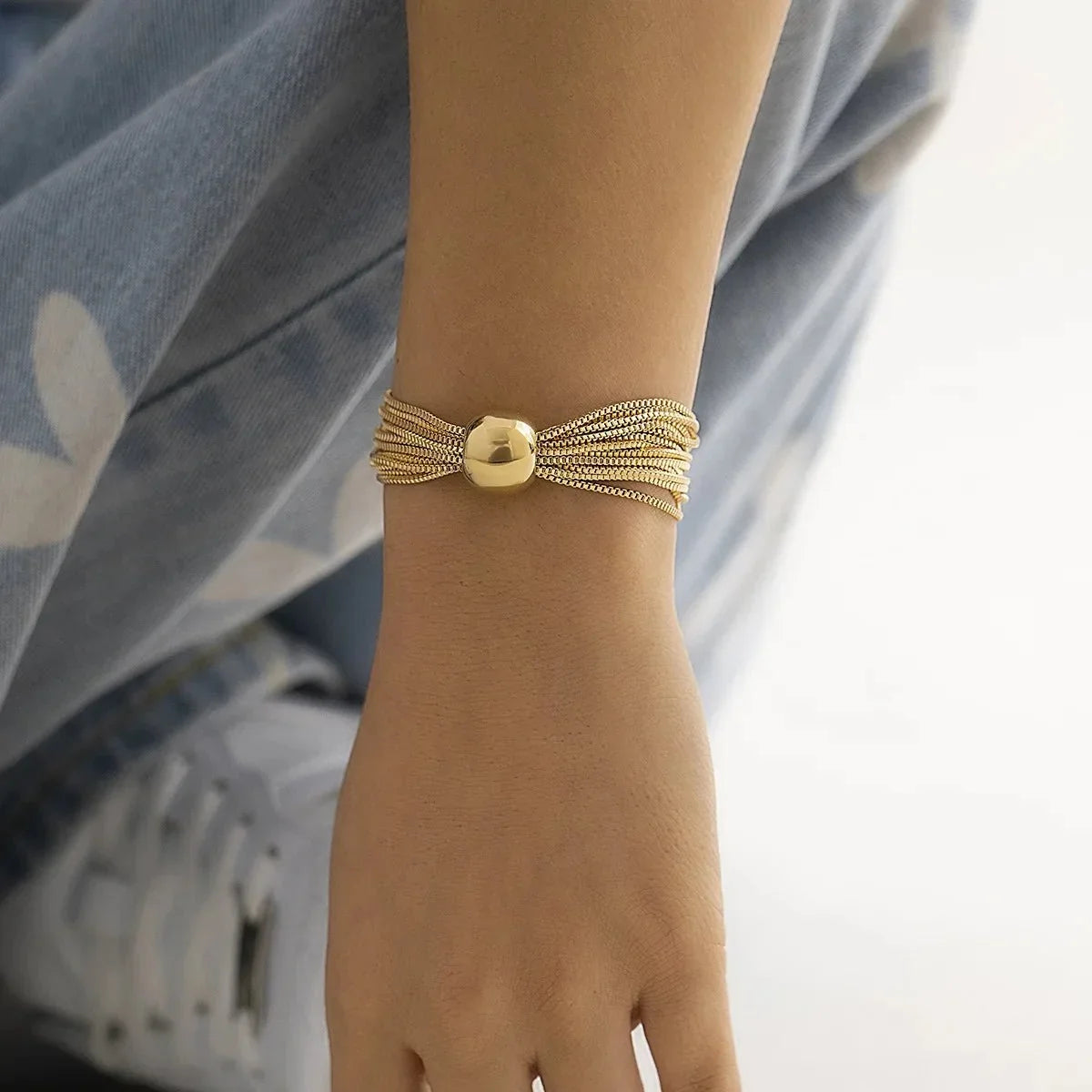 Conjunto de collar y pulsera de 2 piezas para mujeres con diseño de cadena multicapa y detalle de bola